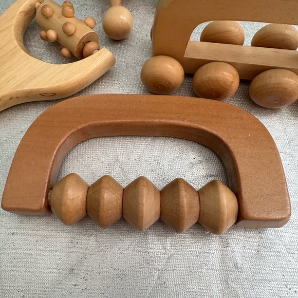 4 Lot of Wooden Hand Held Massagers for The Total Body By Essential Design - Picture 8 of 12